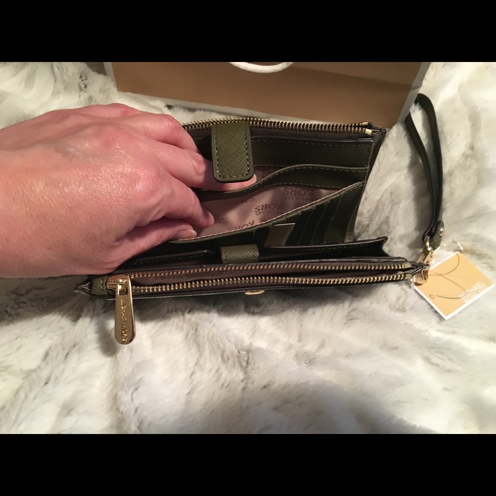 Michael Kors Jet Set Double Zip Wristlet - Picture 7 of 8